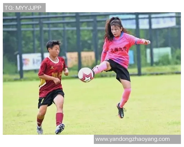 20号女足球明星的辉煌历程与她在赛场上的传奇表现揭秘