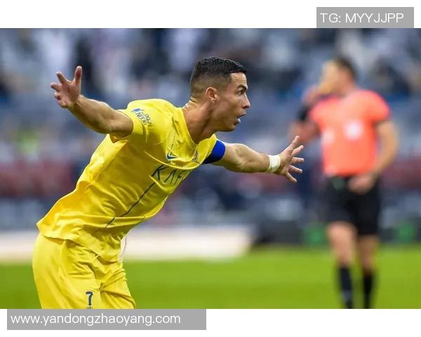 足球明星吐舌头瞬间引发热议球迷热情高涨展现独特个性与魅力