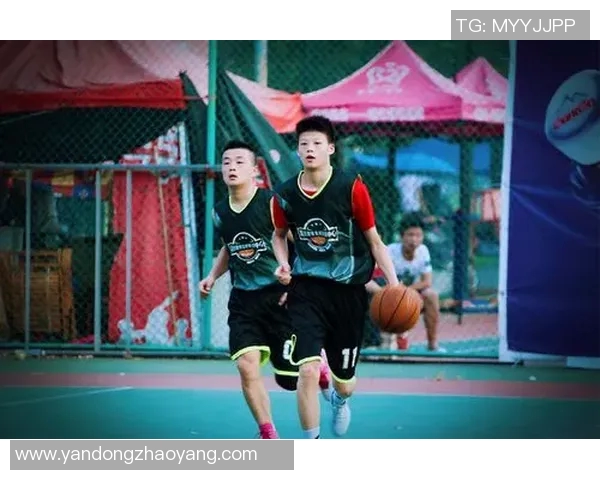 从篮球场到足球场的传奇转身与梦想追逐