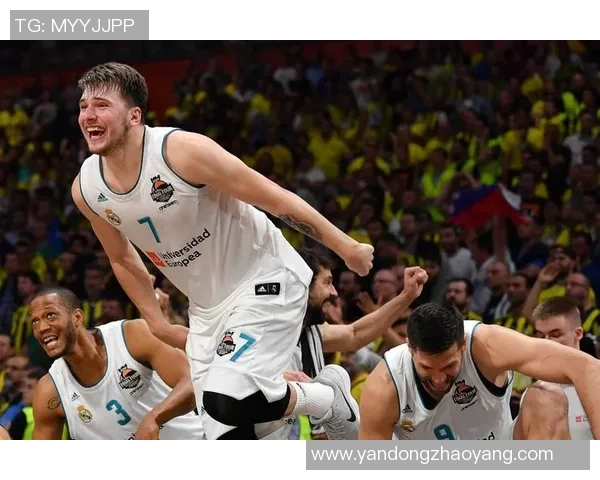 足球明星之子展现篮球天赋精彩瞬间引发热议